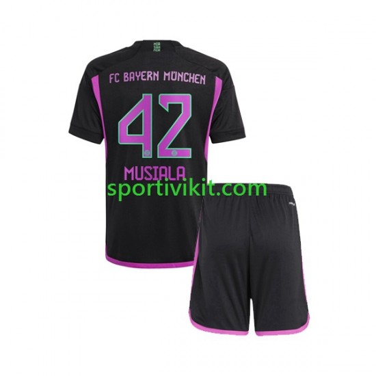Completo da calcio Bambini FC Bayern München Jamal Musiala 42 Maglia Seconda 2023-2024 Manica Corta Completo da calcio Bambini FC Bayern München Jamal Musiala 42 Maglia Seconda 2023-2024 Manica Corta
