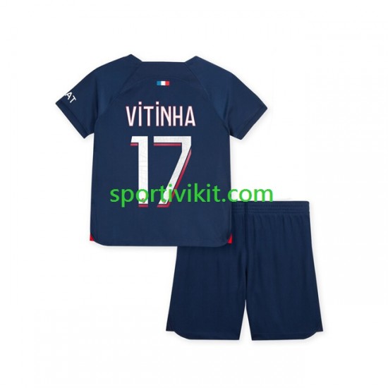 Completo da calcio Bambini Paris Saint-Germain Vitinha 17 Maglia Prima 2023-2024 Manica Corta Completo da calcio Bambini Paris Saint-Germain Vitinha 17 Maglia Prima 2023-2024 Manica Corta