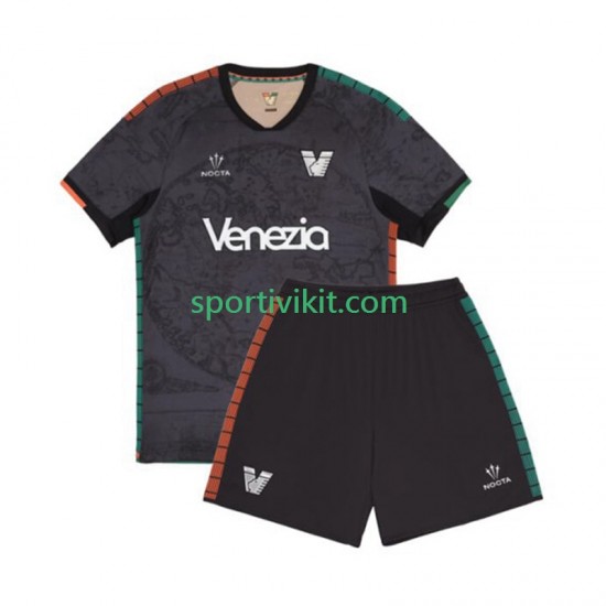 Completo da calcio Bambini Venezia Maglia Prima 2025-2026 Manica Corta Completo da calcio Bambini Venezia Maglia Prima 2025-2026 Manica Corta
